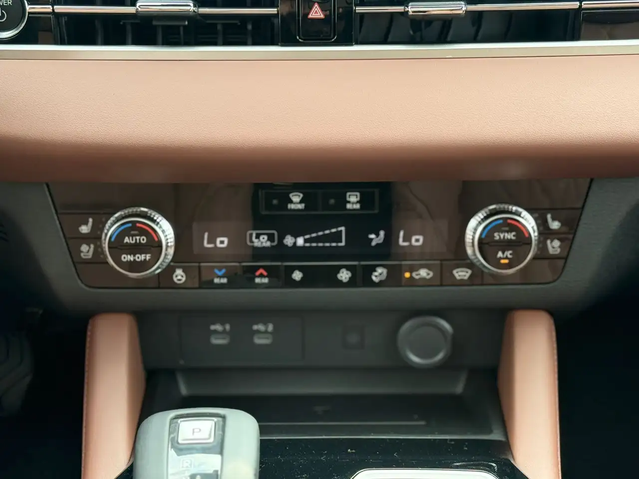Mitsubishi Outlander снимка Mitsubishi Outlander