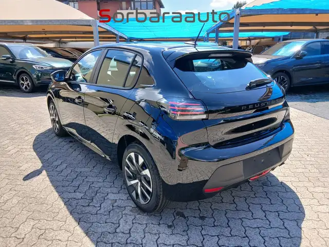 Peugeot 208 view 2