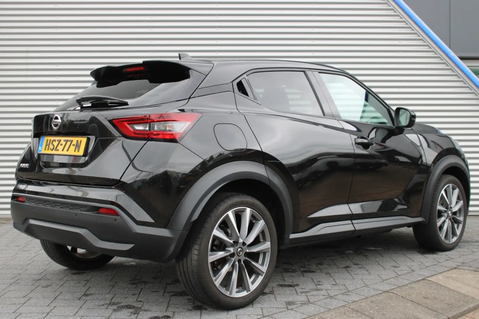 Nissan Juke 1.0 DIG-T N-Connecta Automaat | 19 Inch | Cold Pac Nero - 2