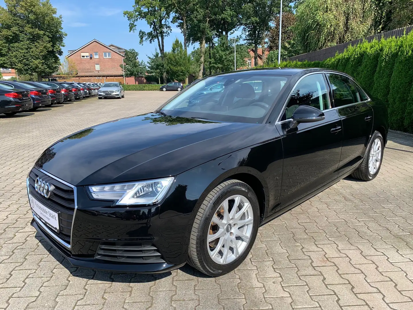 Audi A4 2,0 TFSI S tronic+Xenon+Navi+CarPlay+AHK Nero - 2