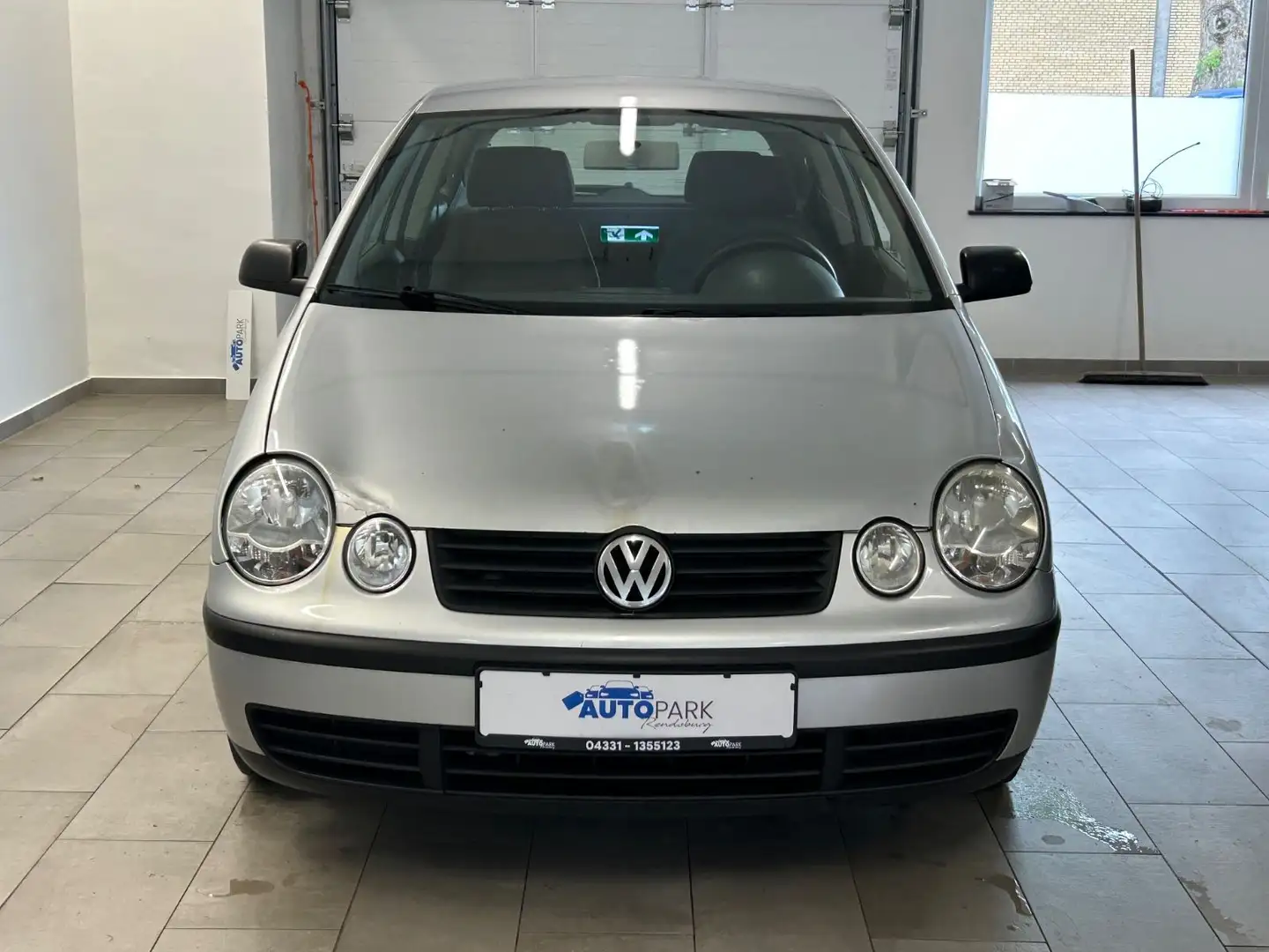 Volkswagen Polo IV Basis Plateado - 2