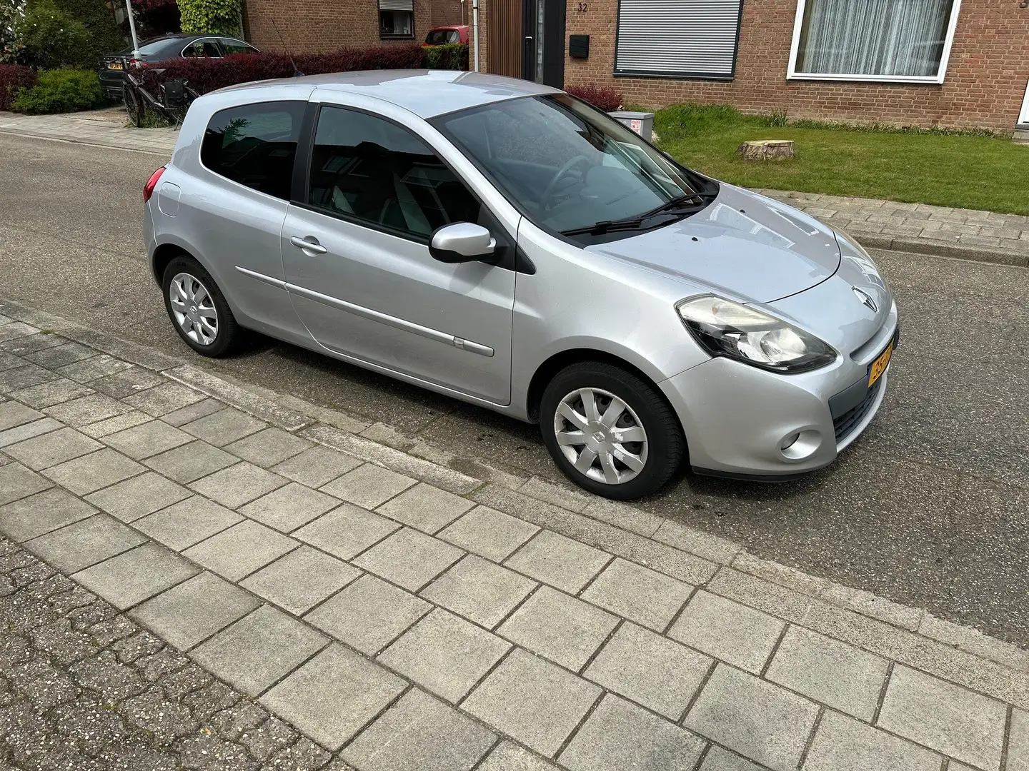 Renault Clio Clio 1.2 Authentique Сірий - 1