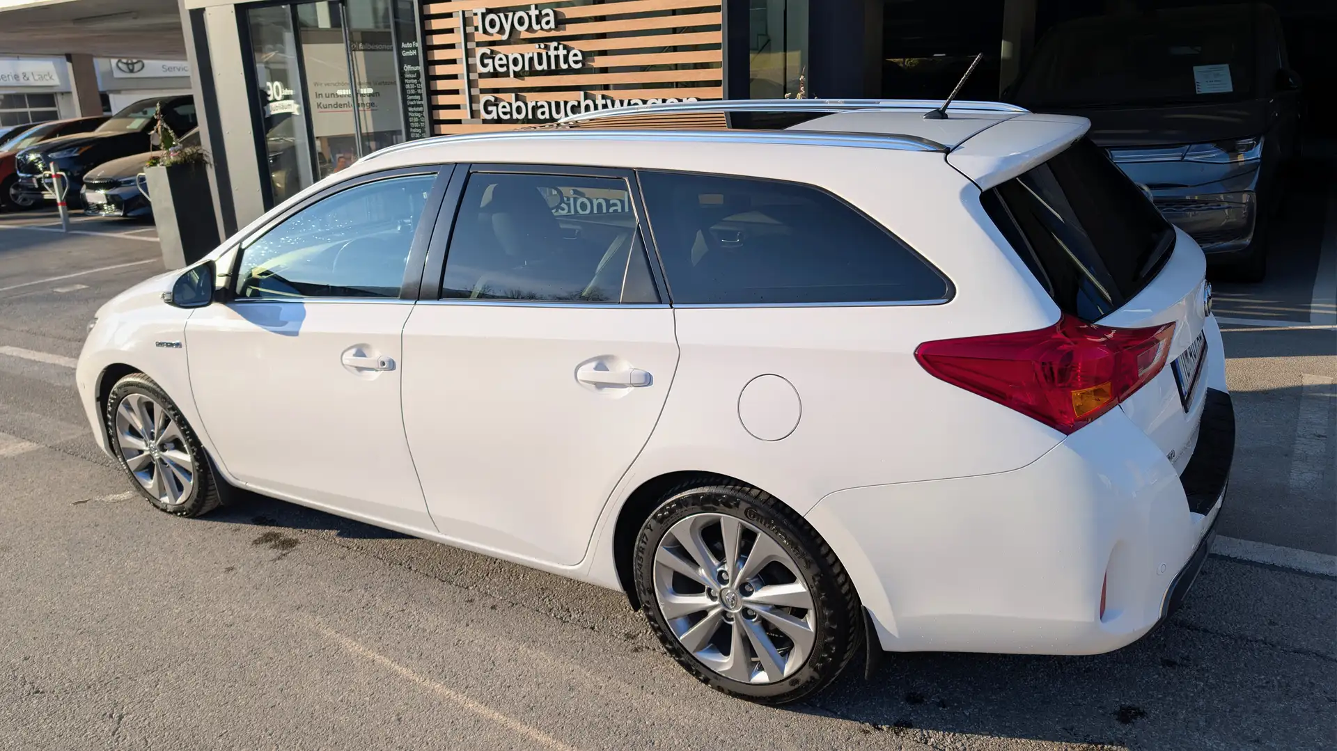 Toyota Auris Auris TS 1,6 VVT-Hybrid Lounge Weiß - 1
