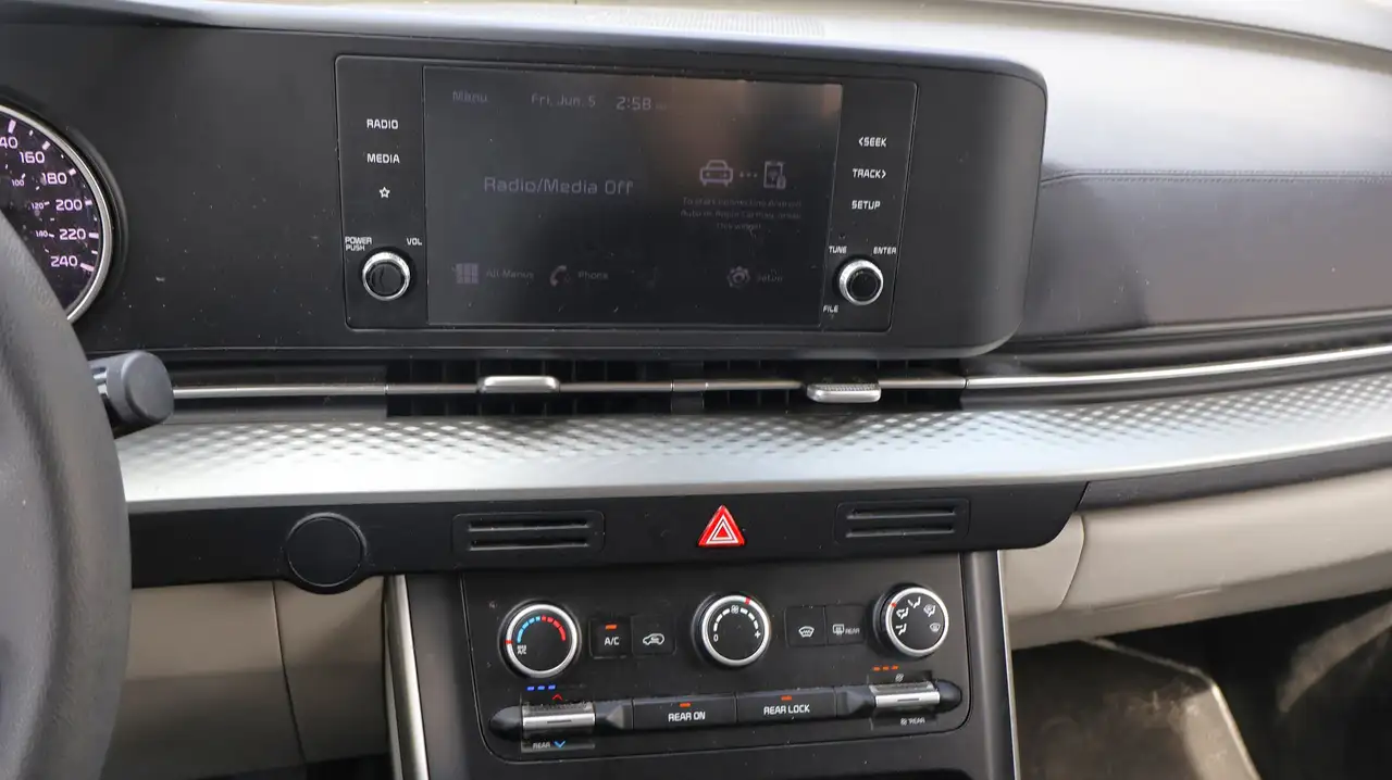 Kia Carnival photo Kia Carnival