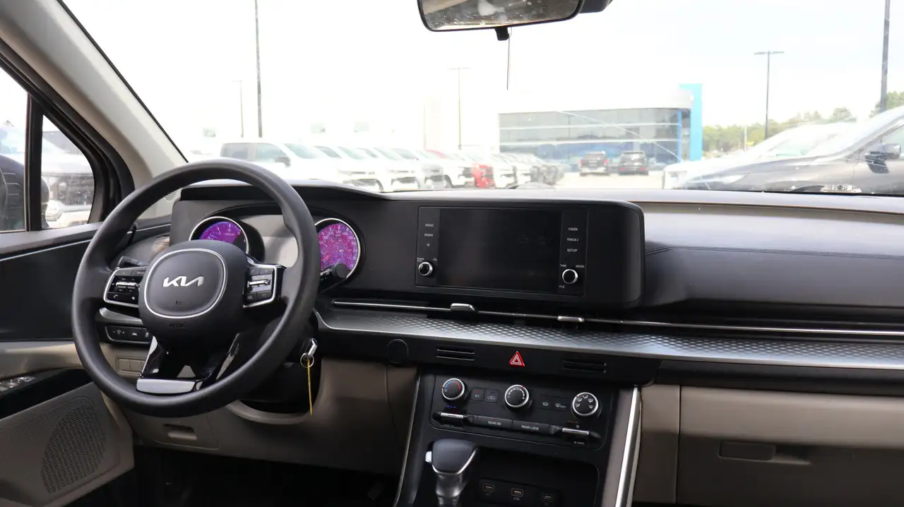 Kia Carnival photo Kia Carnival