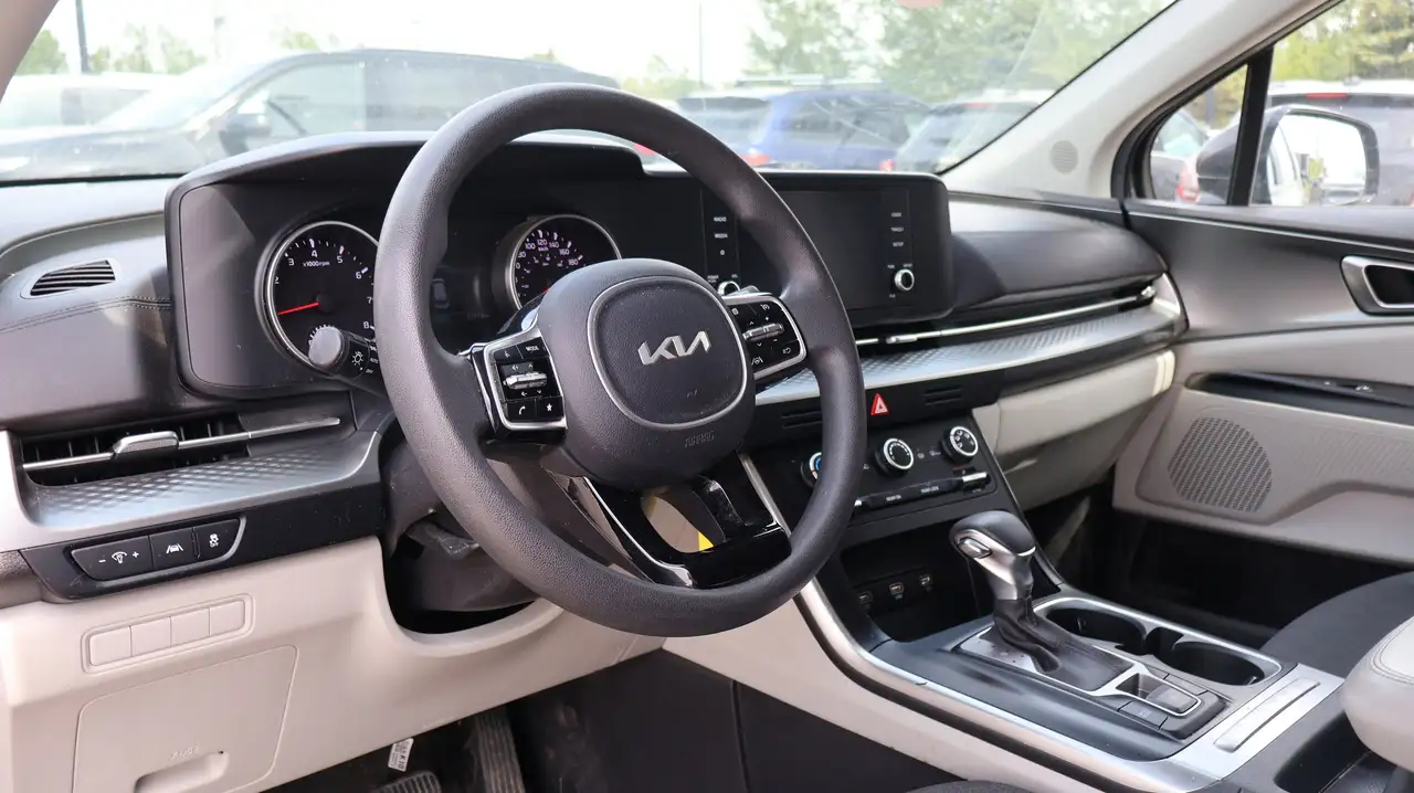 Kia Carnival photo Kia Carnival