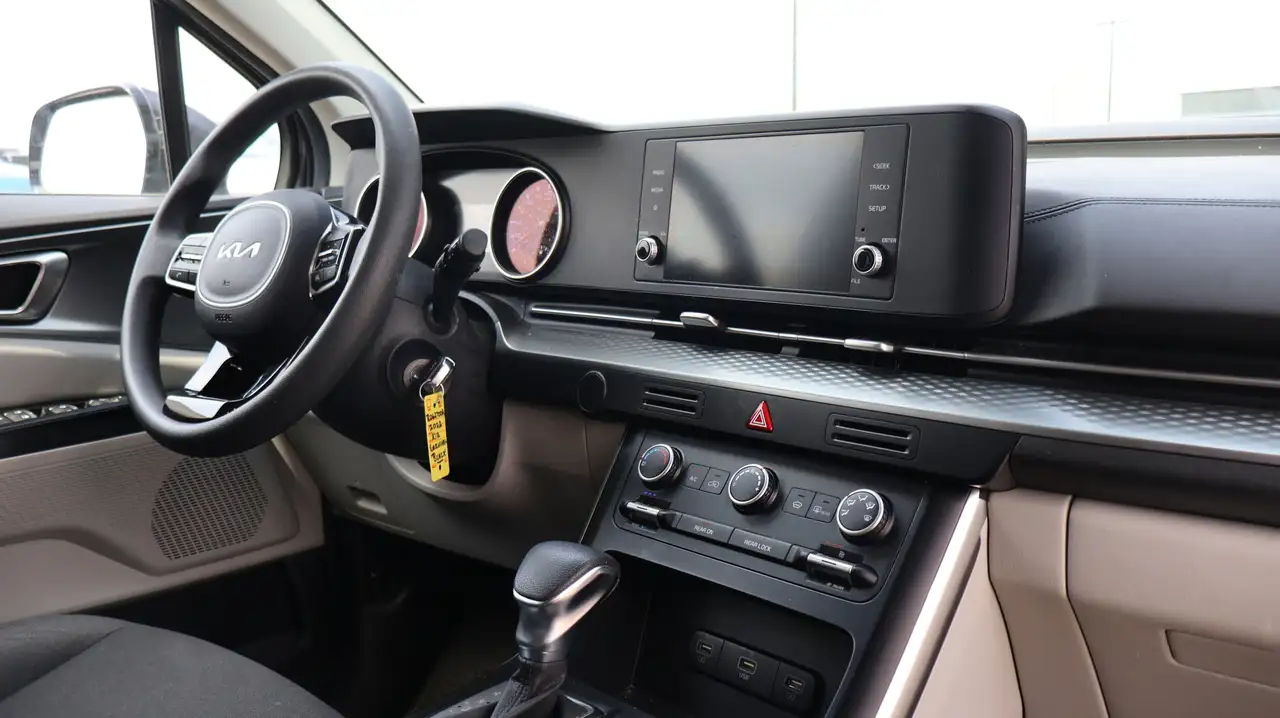 Kia Carnival photo Kia Carnival