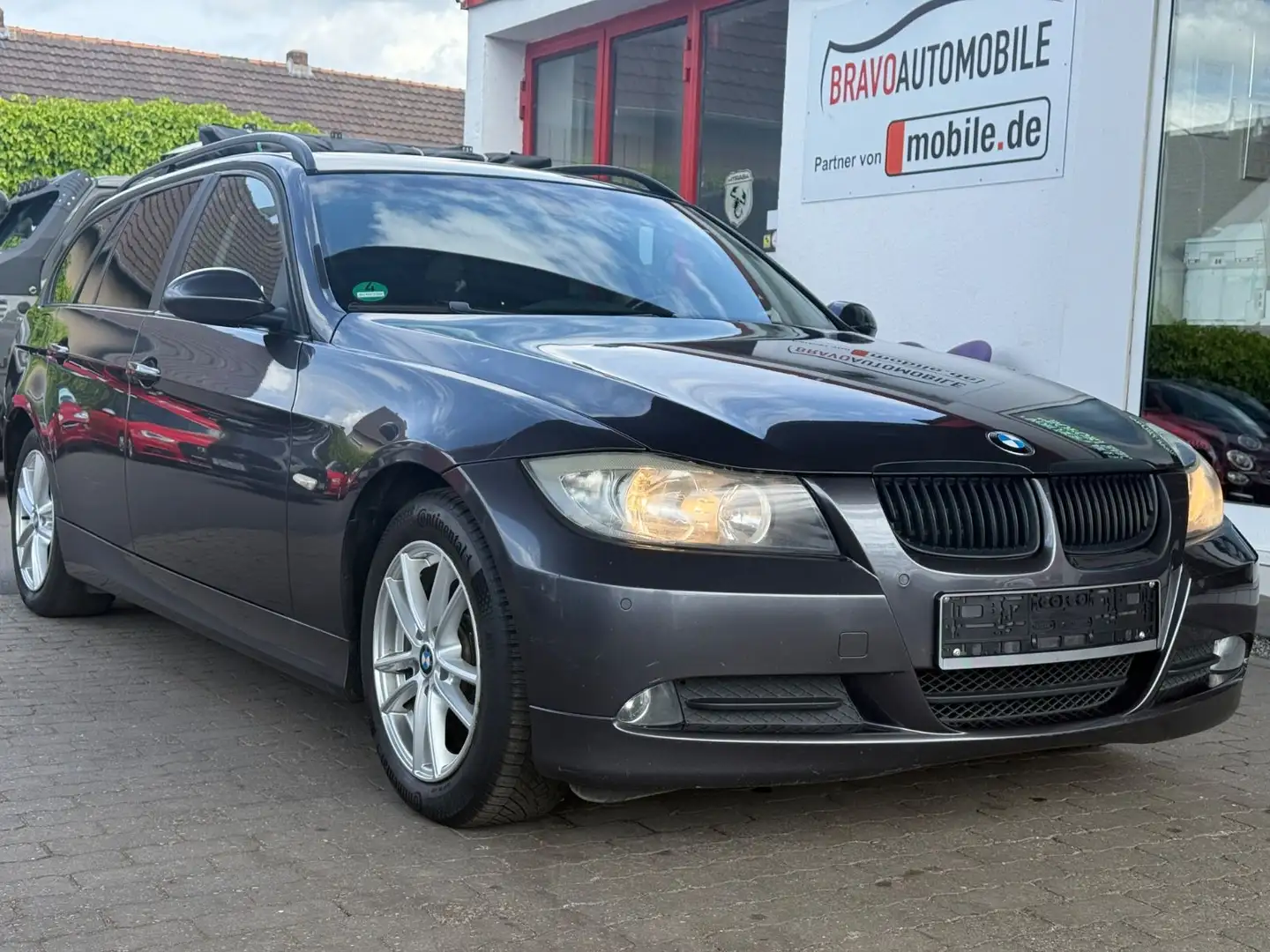 BMW 318 i Touring NAVI/KLIMA/SHZ/PDC/ALUS/TEMPOMAT Grey - 1