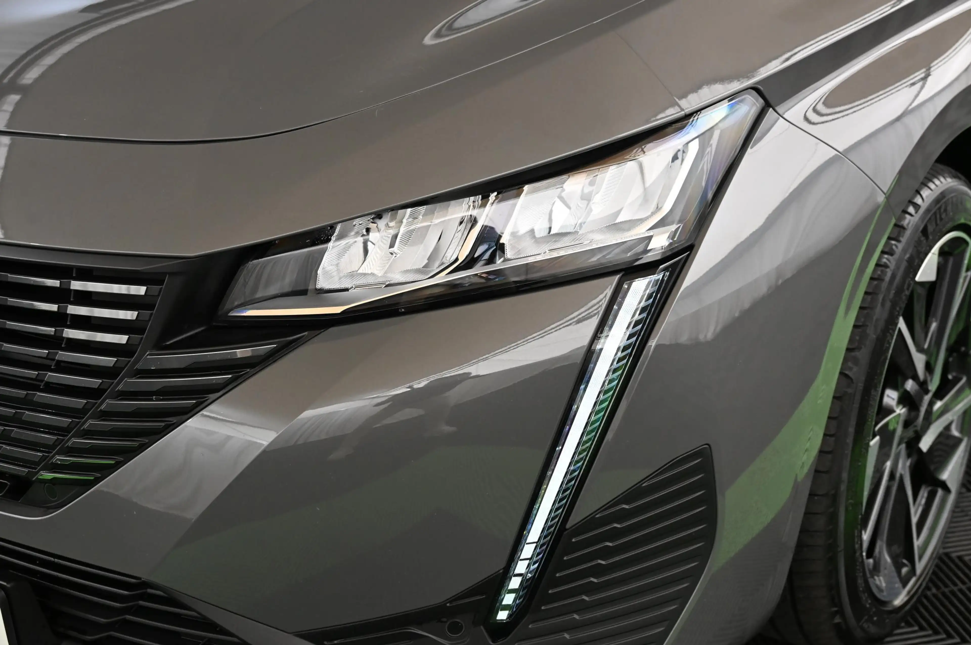 Peugeot 308 SW 1.2 e-DSC6 145 Allure LED/NAVI/SURROUND-P/17 — photo 9
