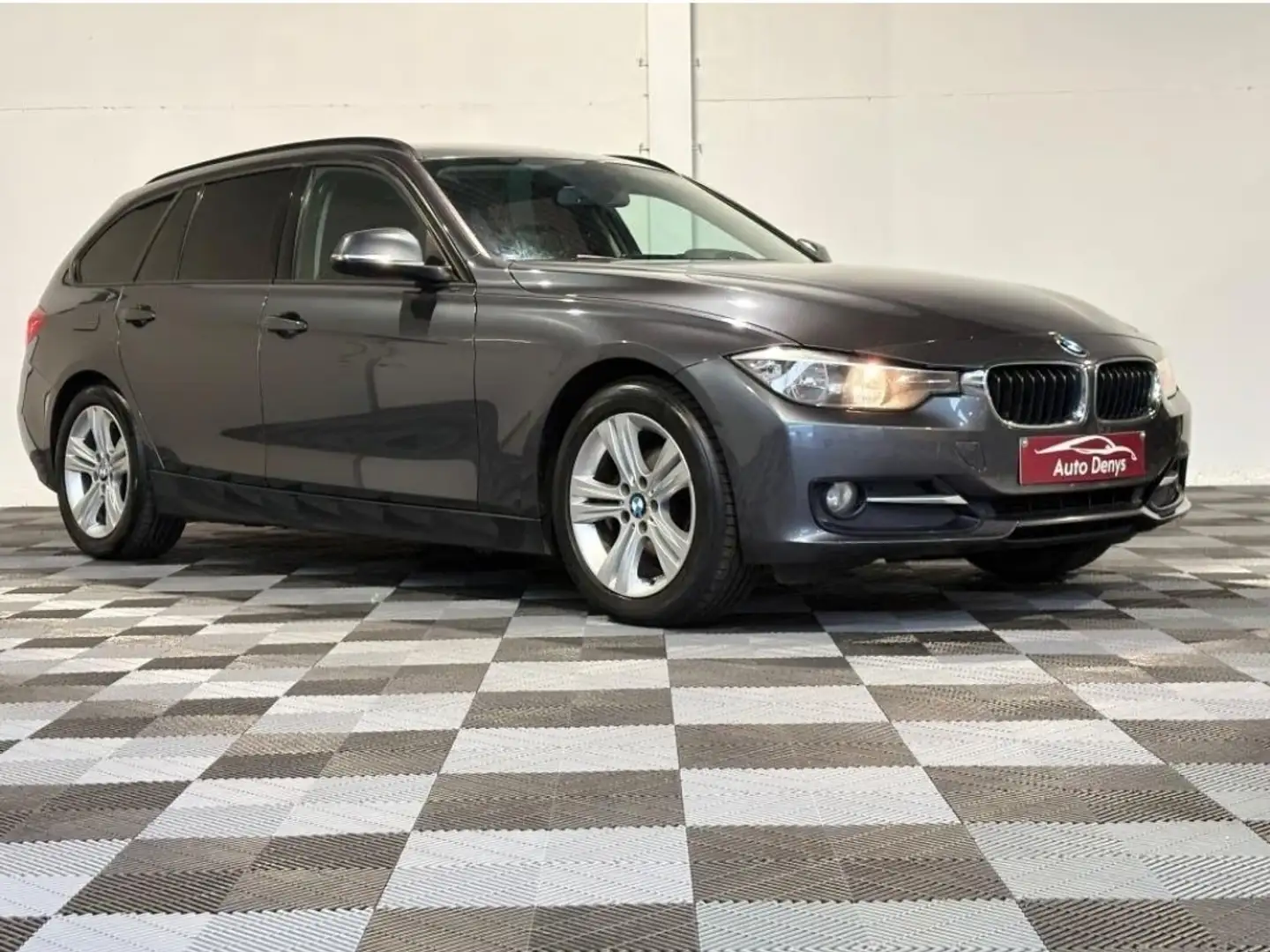 BMW 318 Touring d bj. 2013 259000km Euro 5 Brązowy - 1