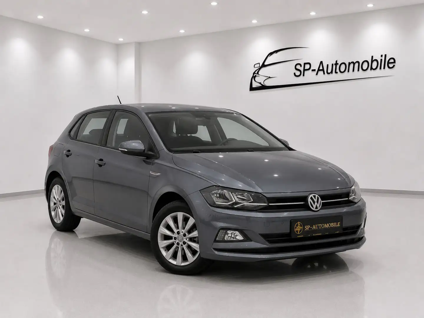 Volkswagen Polo 1,0 Grau - 2