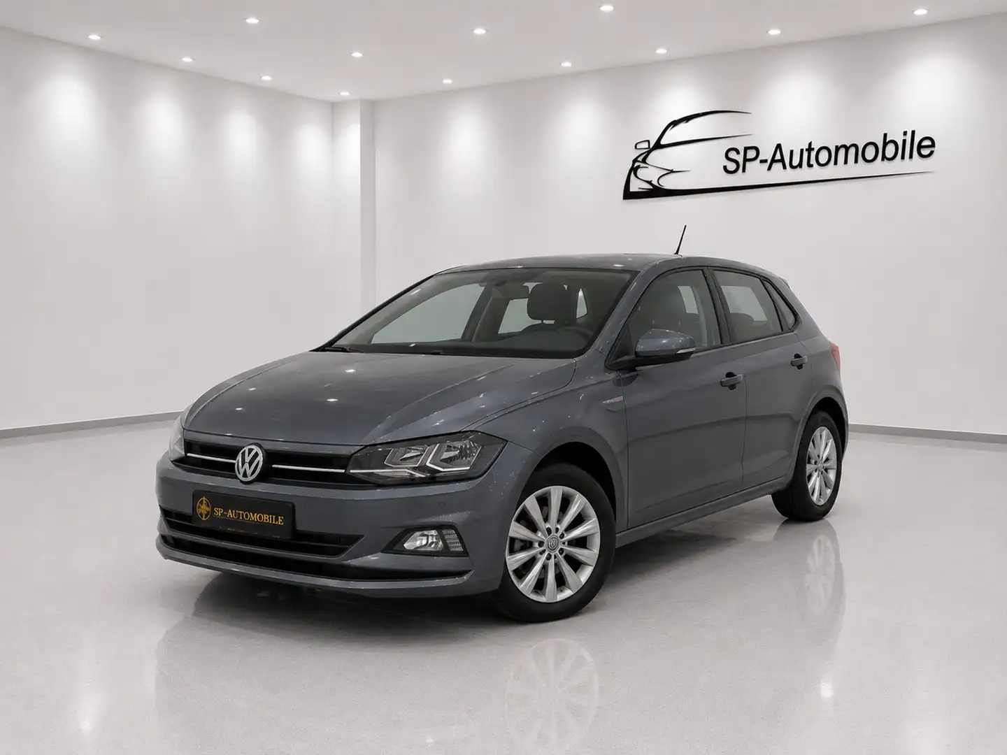 Volkswagen Polo 1,0 Grau - 1