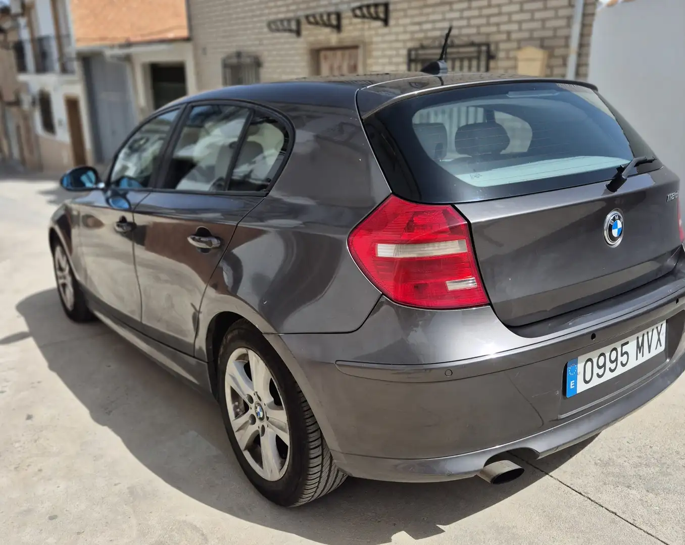 BMW 118 118d - 1