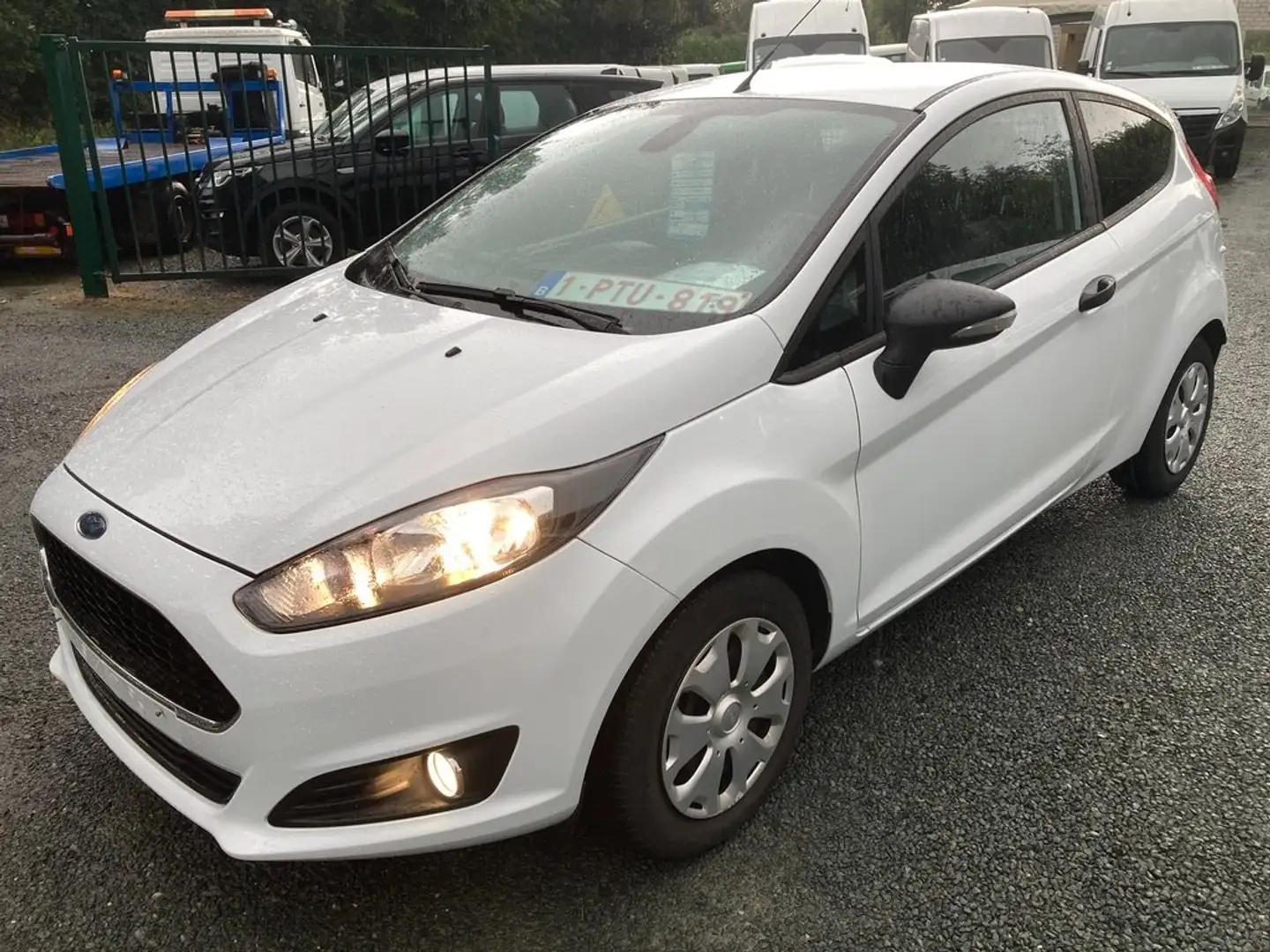 Ford Fiesta Utilitaire 2 places 1,6 tdci 8.950 euros + TVA/BTW Blanc - 1