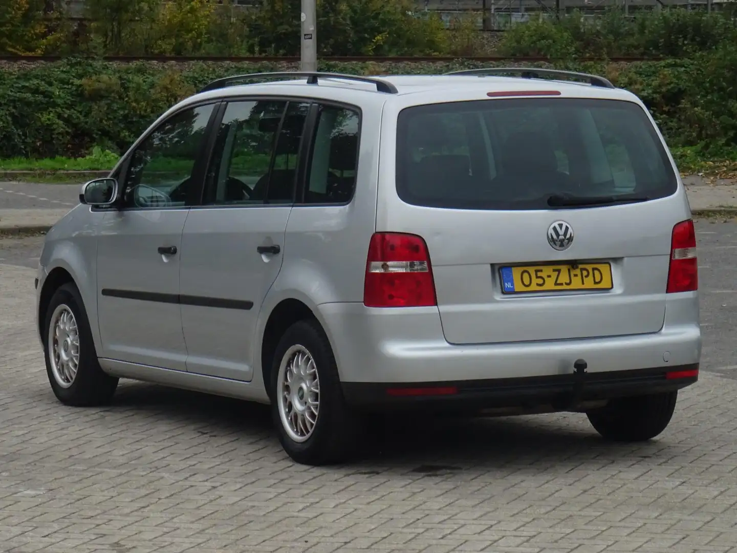 Volkswagen Touran 1.4 TSI Optiv BJ2008 NAP/AIRCO/NAVI/CAMERA Gris - 2