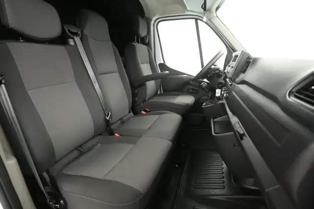 Renault Master view 11