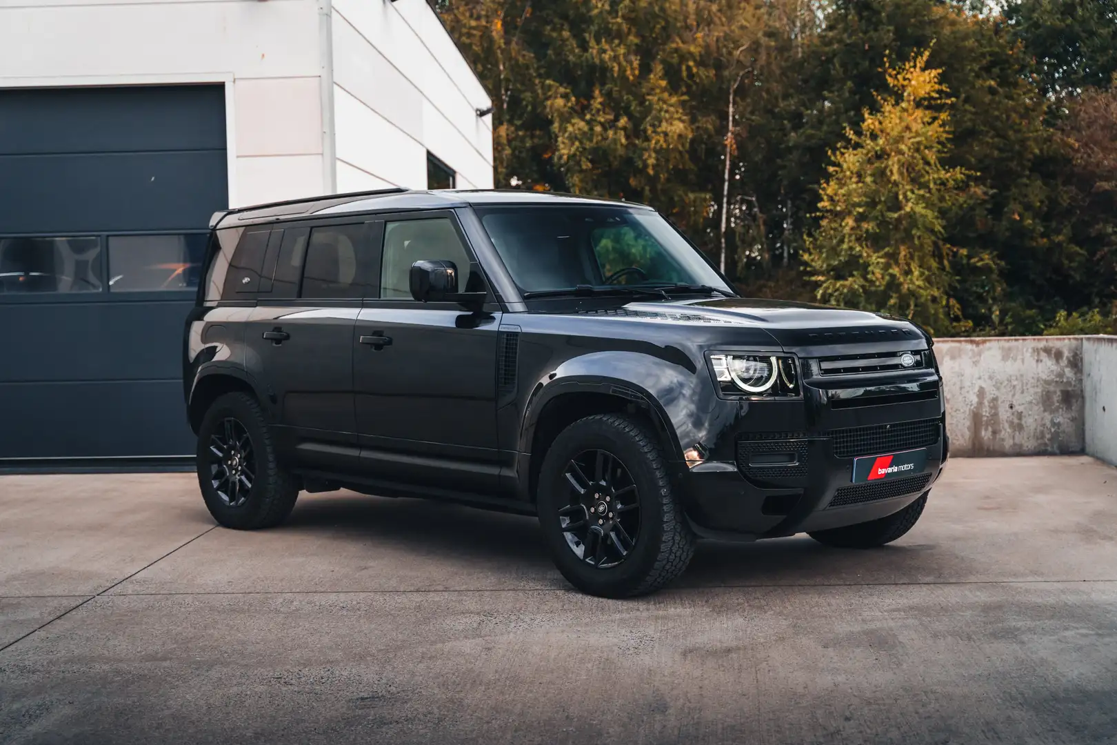Land Rover Defender D250 /  X-Dynamic SE / 360° Noir - 1