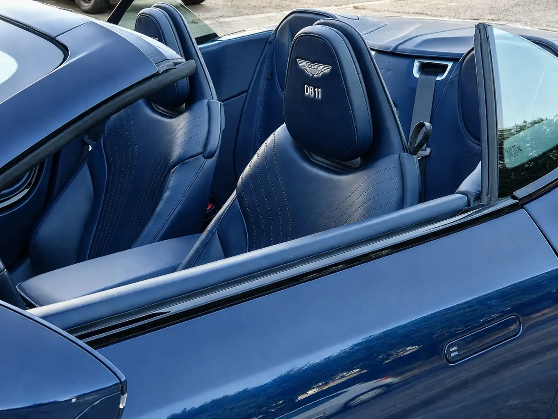 애스턴마틴 DB11 V8 2019 네이비 사진 5