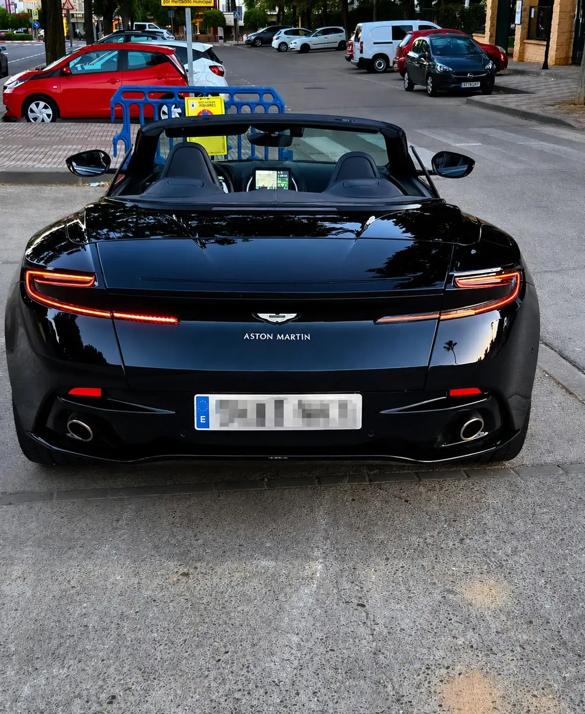 애스턴마틴 DB11 V8 2019 네이비 사진 4