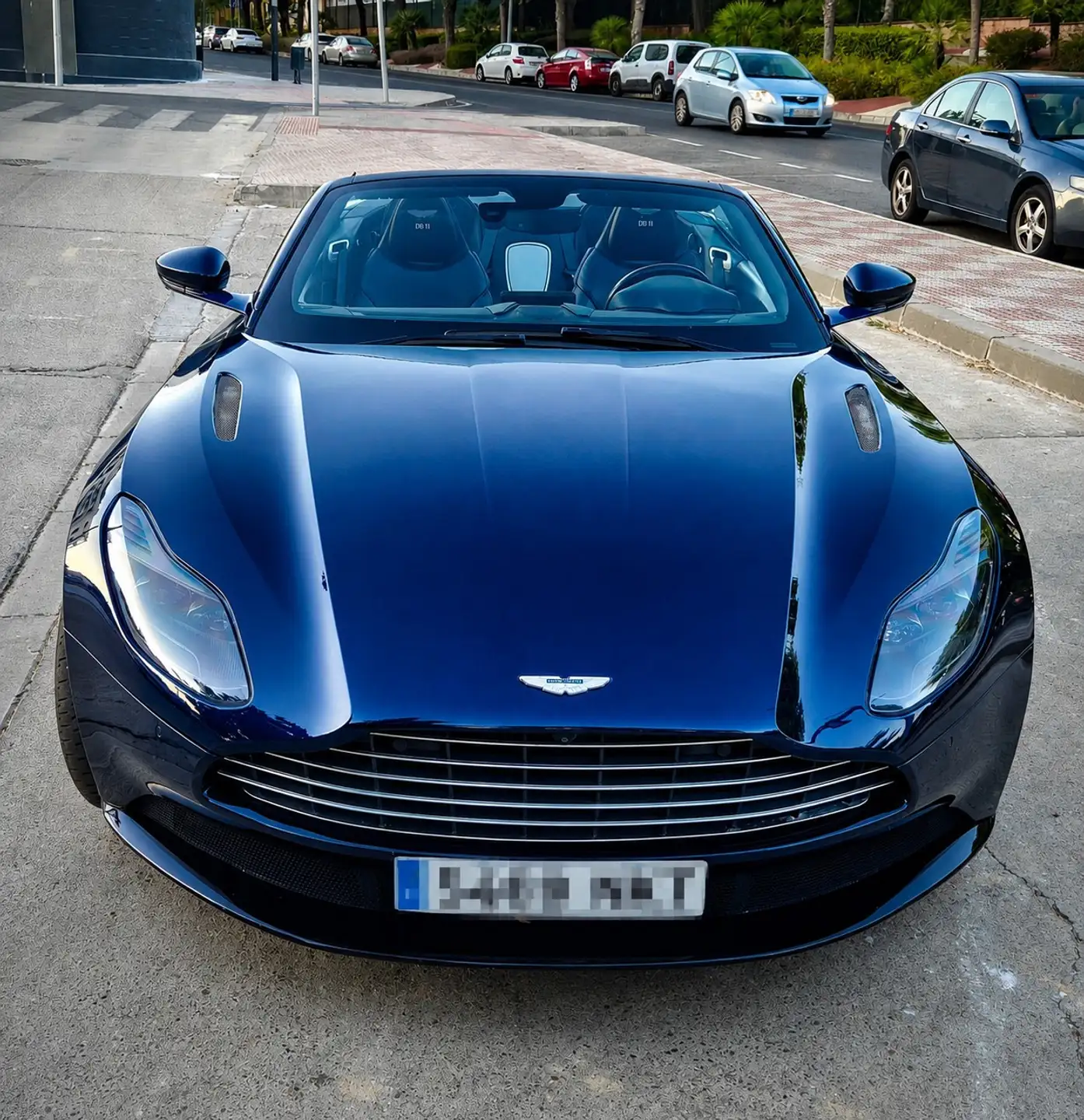 애스턴마틴 DB11 V8 2019 네이비 사진 3