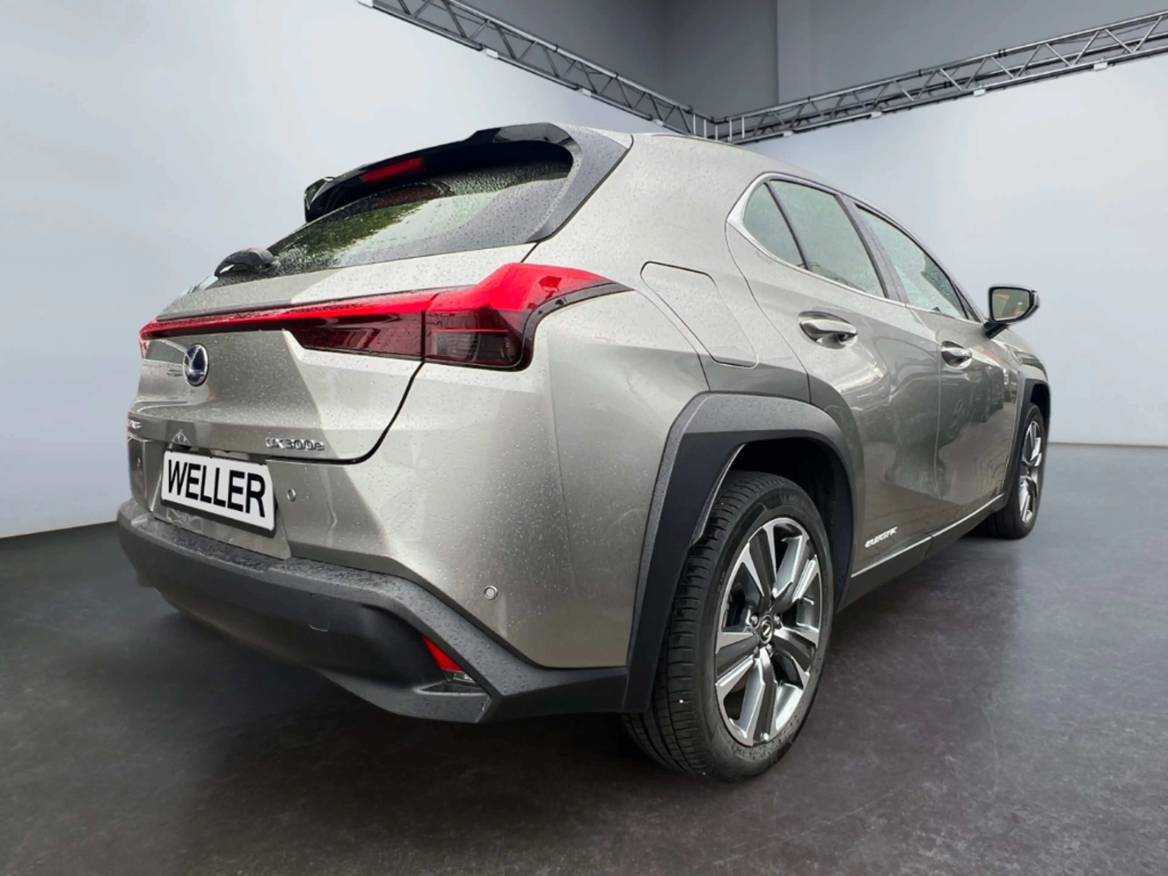Lexus UX 300e Luxury Paket *Matrix*360°*GSD*Leder*HUD* — photo 15