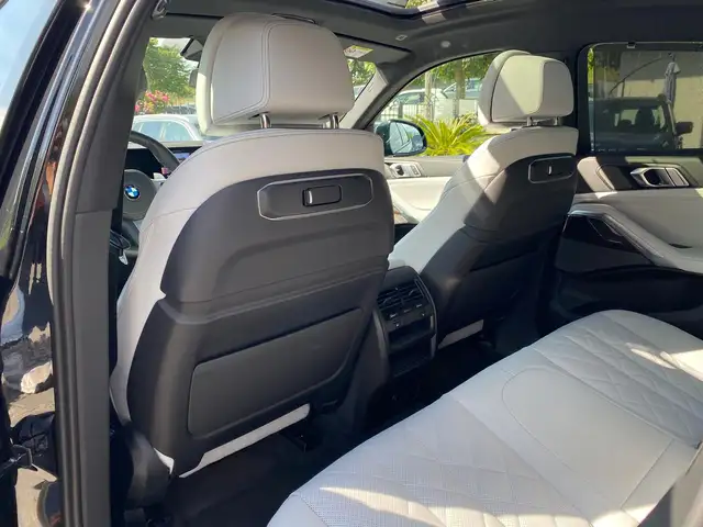 BMW X6 view 10