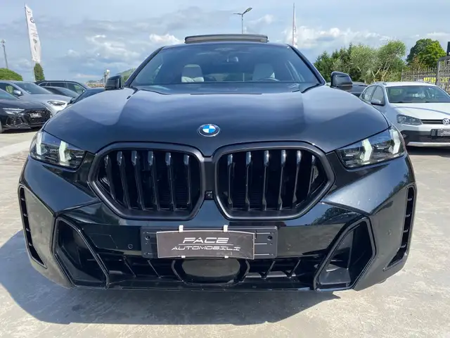 BMW X6 view 2