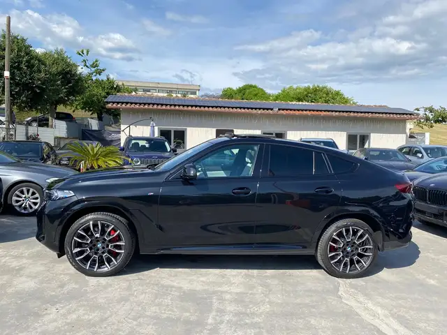 BMW X6 view 11