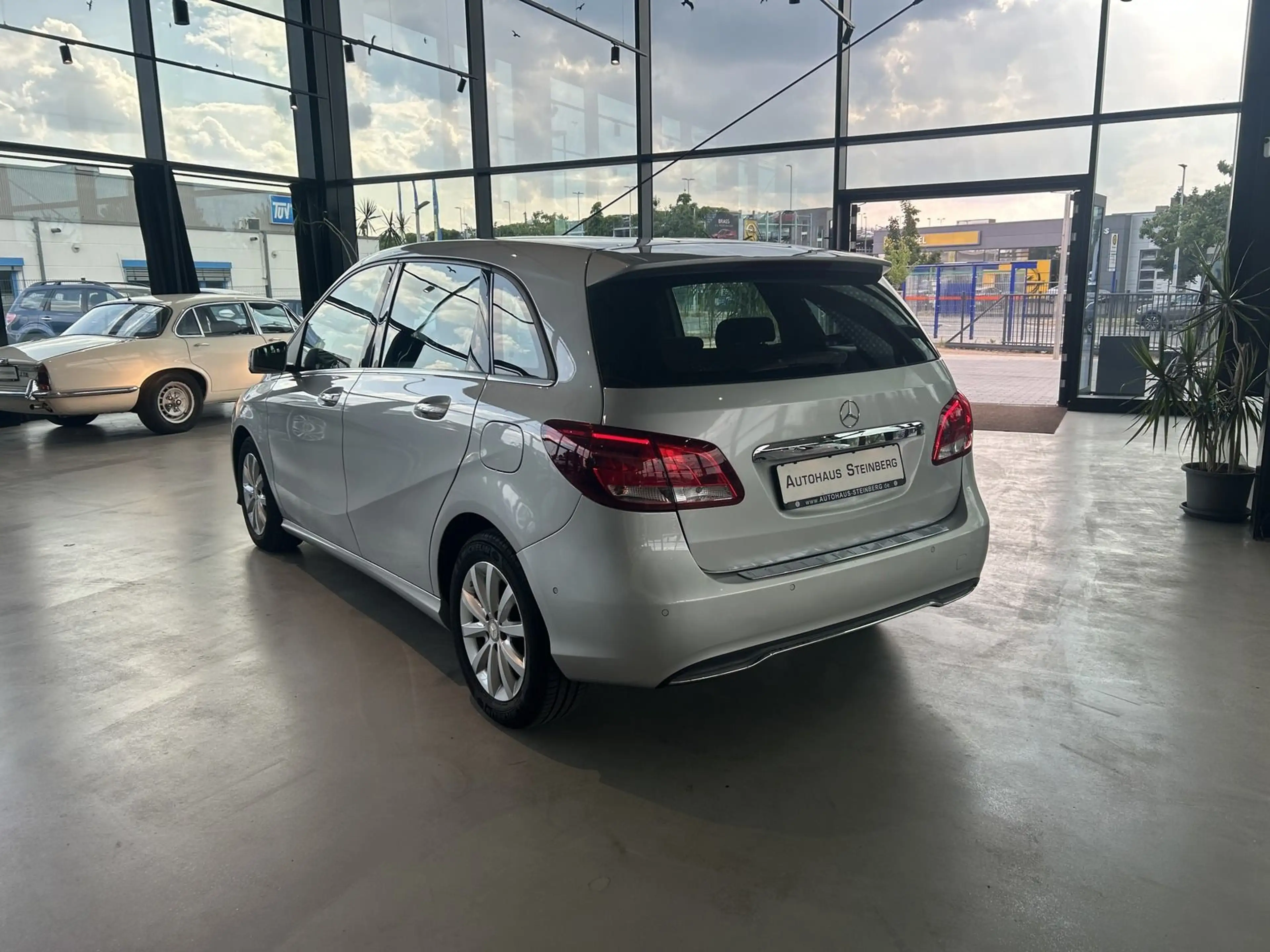 Mercedes-Benz B 180 NAVIGATION+SHZ+TEMPOMAT+PDC B 180 B B 180 — photo 6