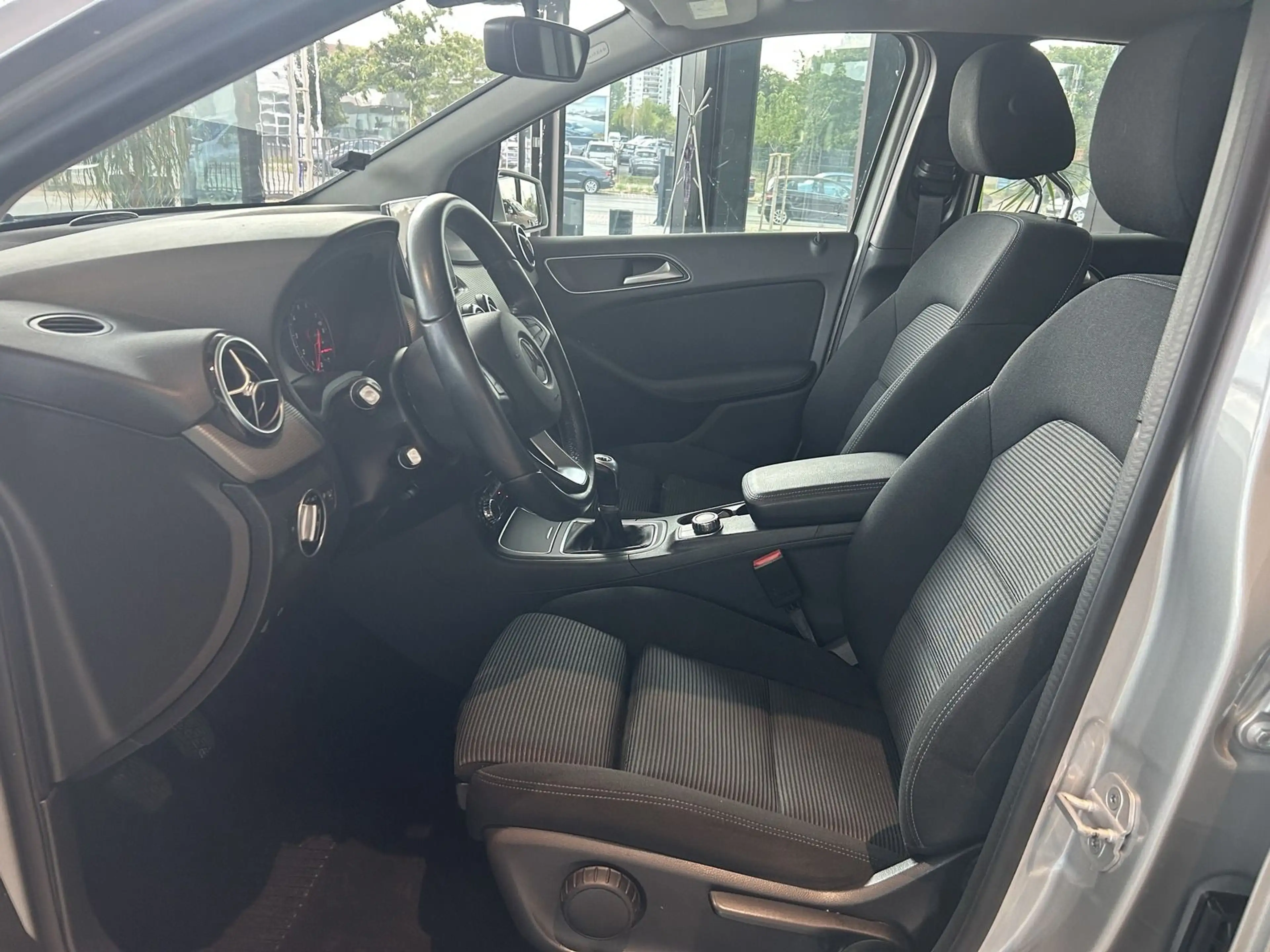 Mercedes-Benz B 180 NAVIGATION+SHZ+TEMPOMAT+PDC B 180 B B 180 — photo 14