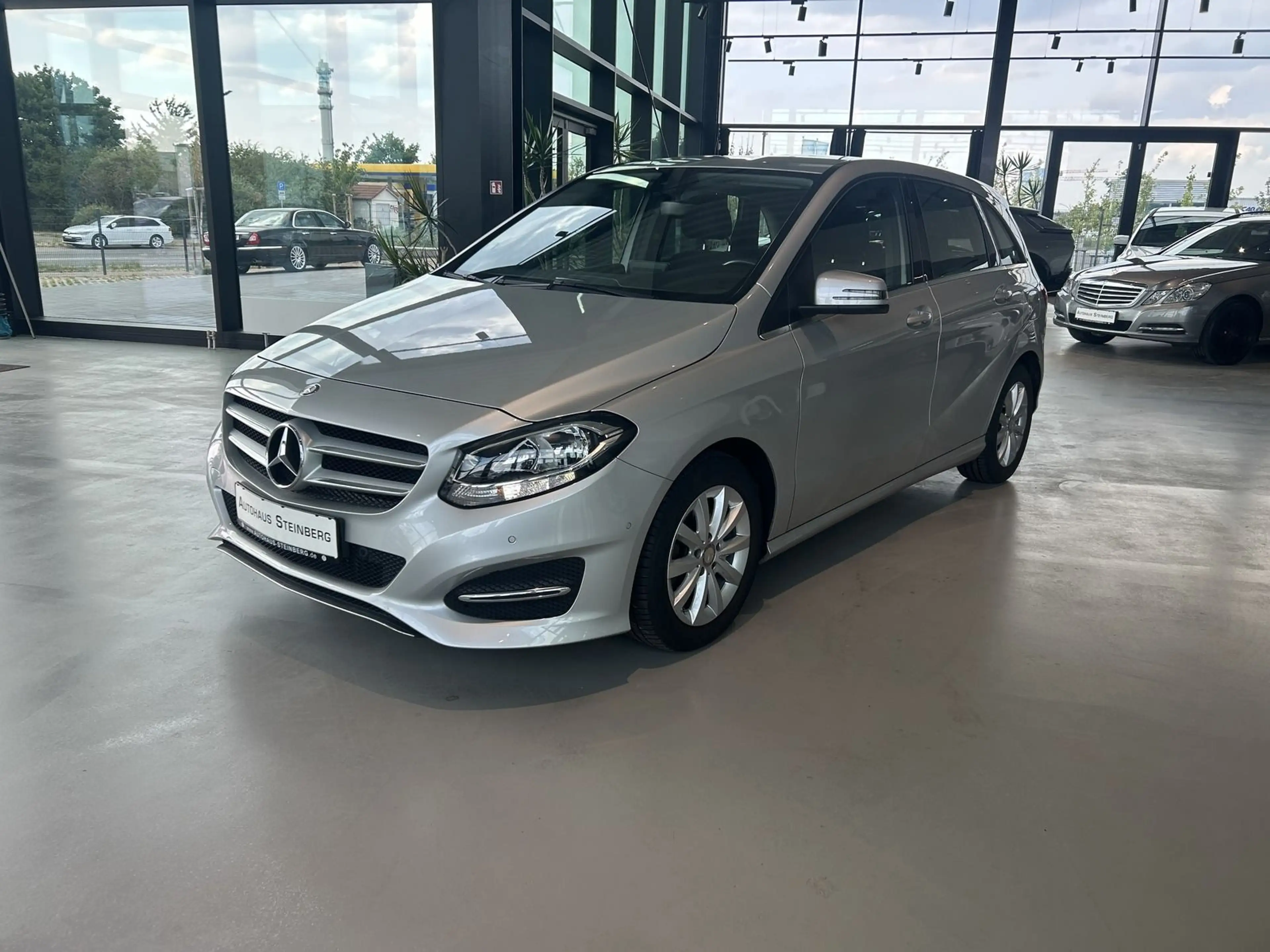 Mercedes-Benz B 180 NAVIGATION+SHZ+TEMPOMAT+PDC B 180 B B 180
