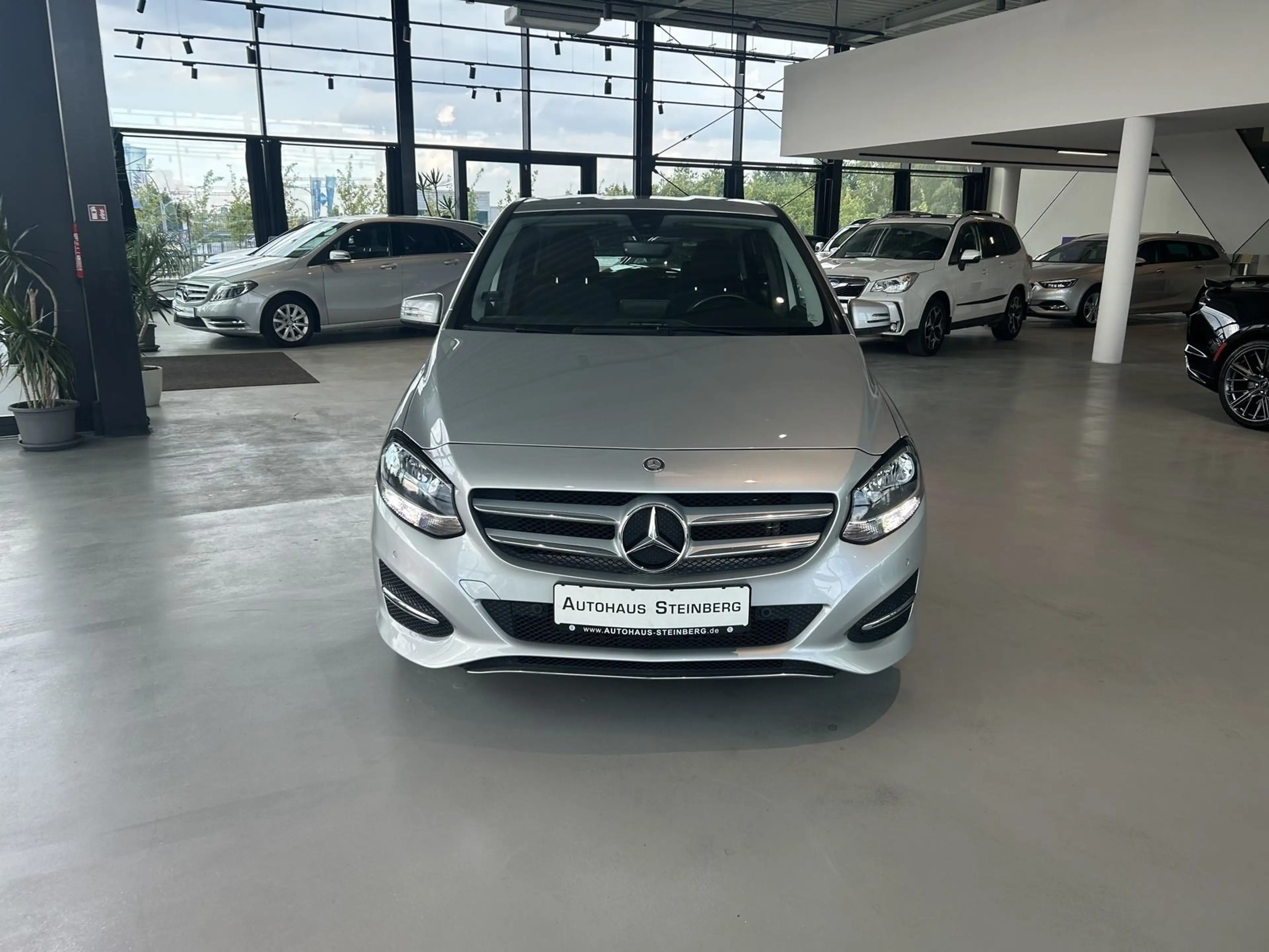 Mercedes-Benz B 180 NAVIGATION+SHZ+TEMPOMAT+PDC B 180 B B 180 — photo 3