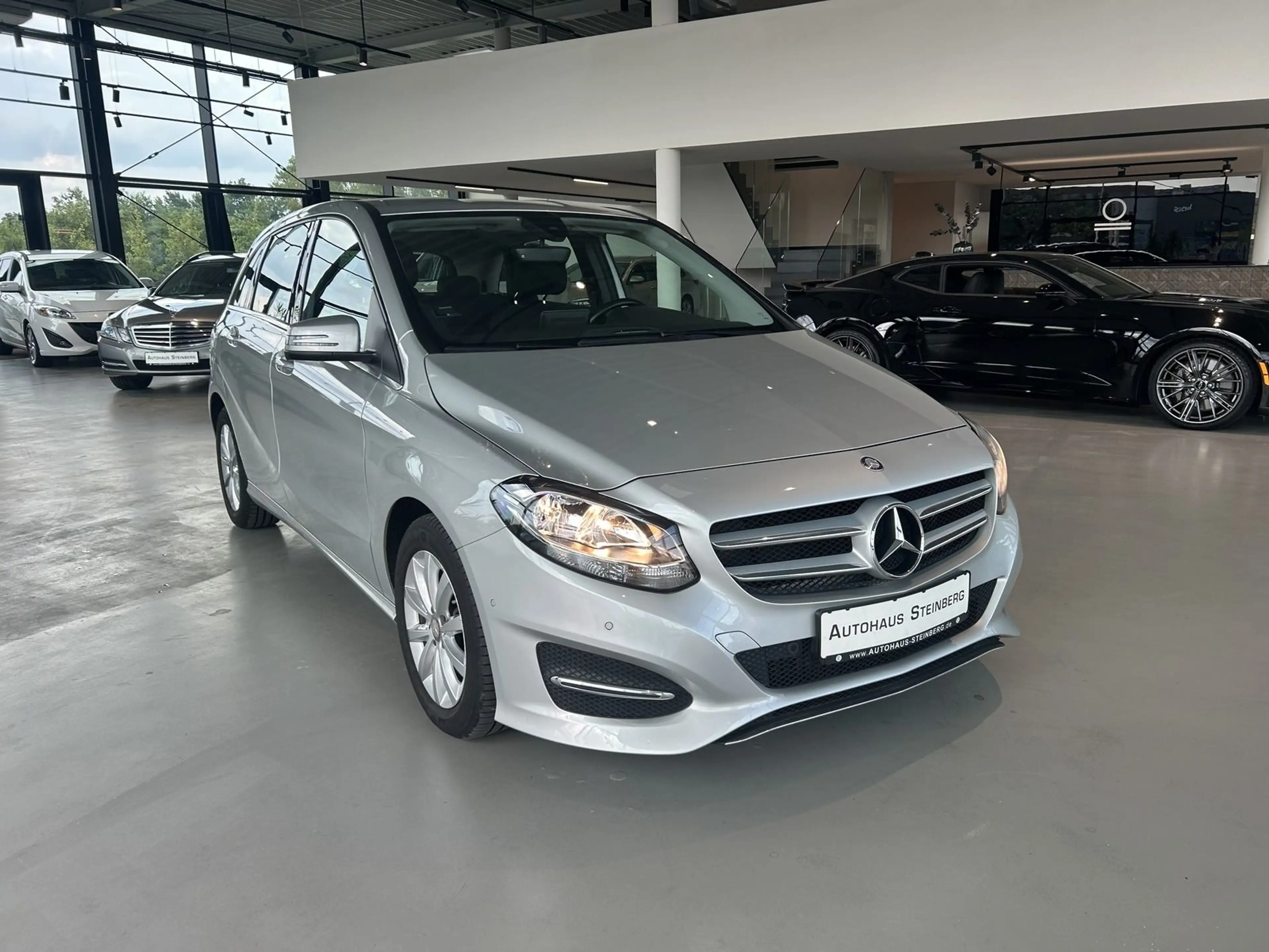 Mercedes-Benz B 180 NAVIGATION+SHZ+TEMPOMAT+PDC B 180 B B 180 — photo 4