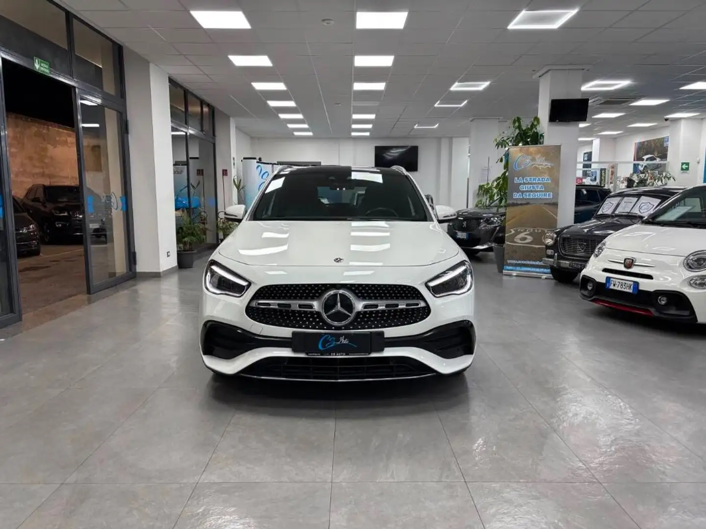 Mercedes-Benz GLA 220 d Premium 4matic auto Bianco - 1