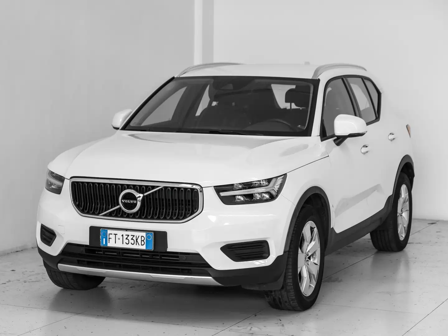 Volvo XC40 T3 Momentum Volvo Selekt Wit - 2