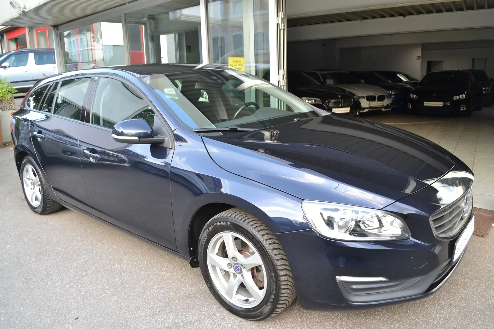 Volvo V60 2.0 D3 Linje Business *EURO-6*Co²-105g*NAVIGATI Blau - 2