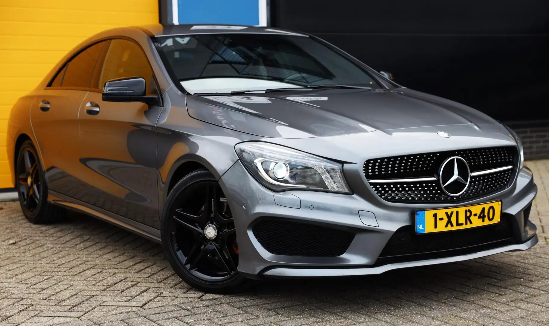 Mercedes-Benz CLA 180 AMG / TOPSTAAT / AUT / NAP / Carplay / Cruise Cont Grijs - 1