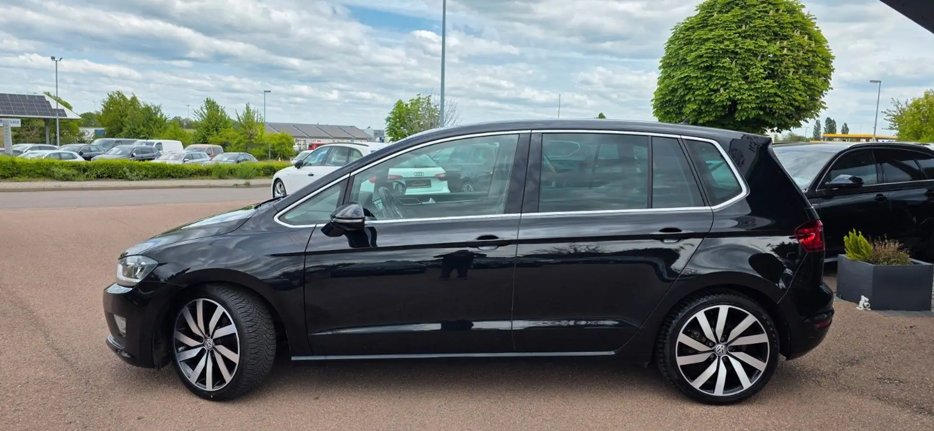 Volkswagen Golf Sportsvan VII Highline +Pano+Navi+DSG+LHZ+ Noir - 2