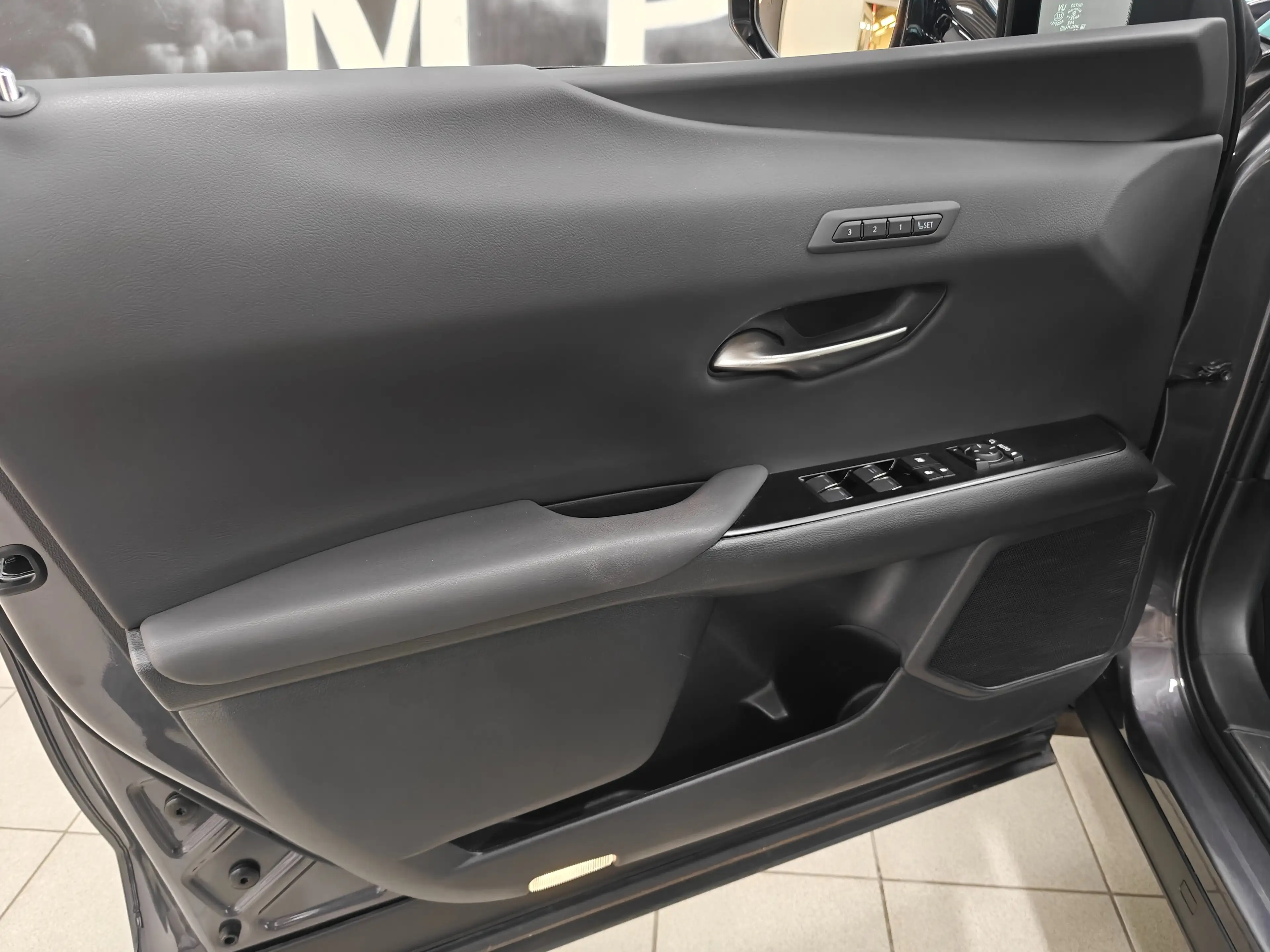 Lexus UX 250h UX 250h (E-FOUR) F SPORT — photo 9
