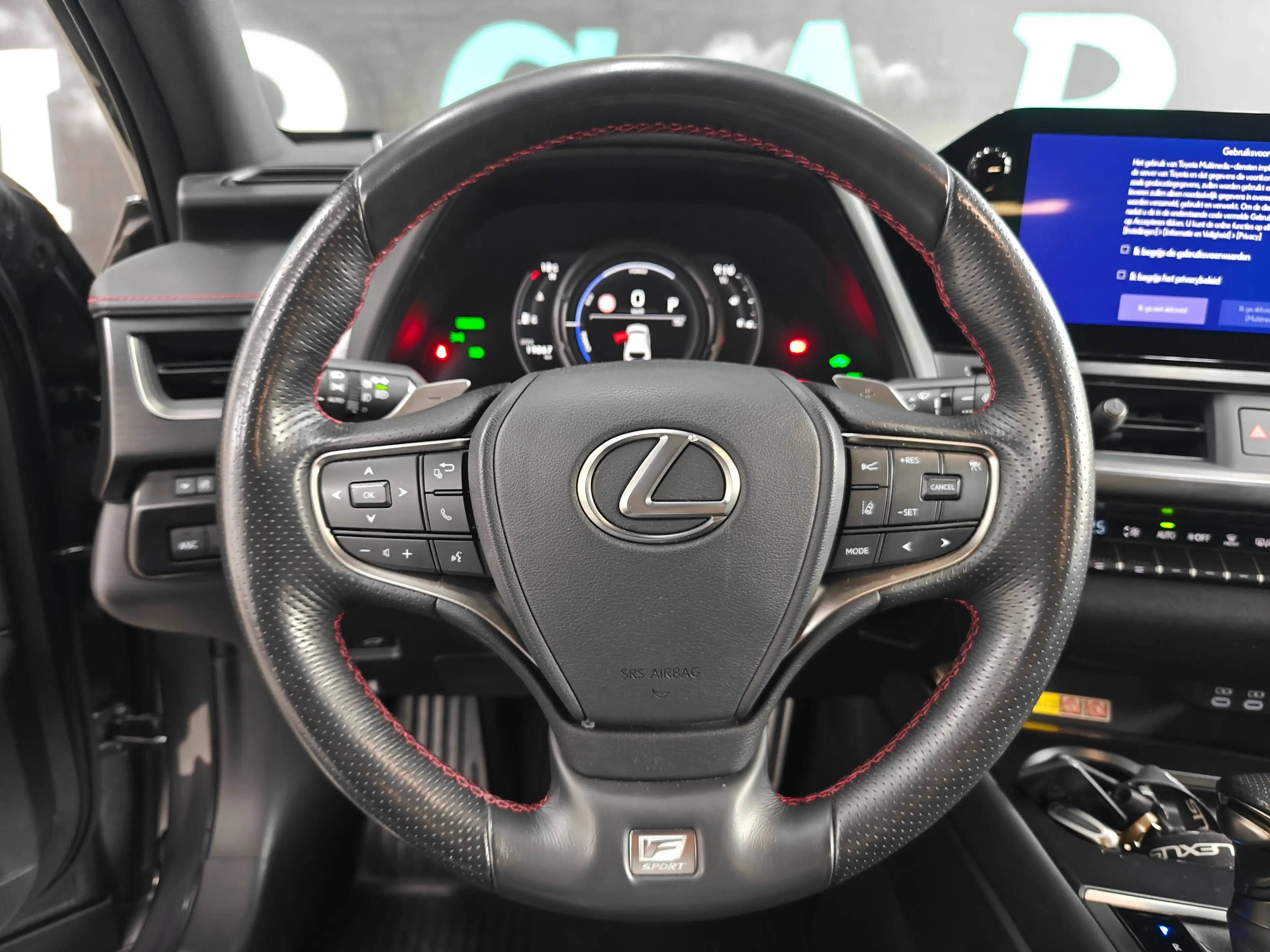 Lexus UX 250h UX 250h (E-FOUR) F SPORT — photo 15
