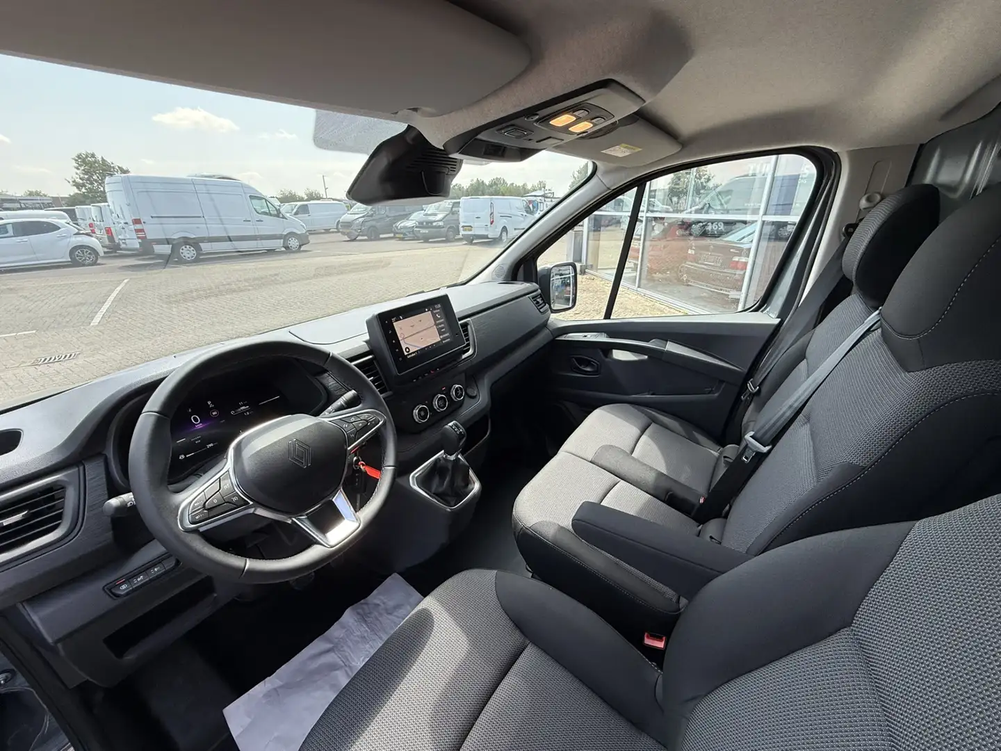 Renault Trafic 2.0 Blue dC1 150 EDC T30 L2H1 Advance Grijs - 2