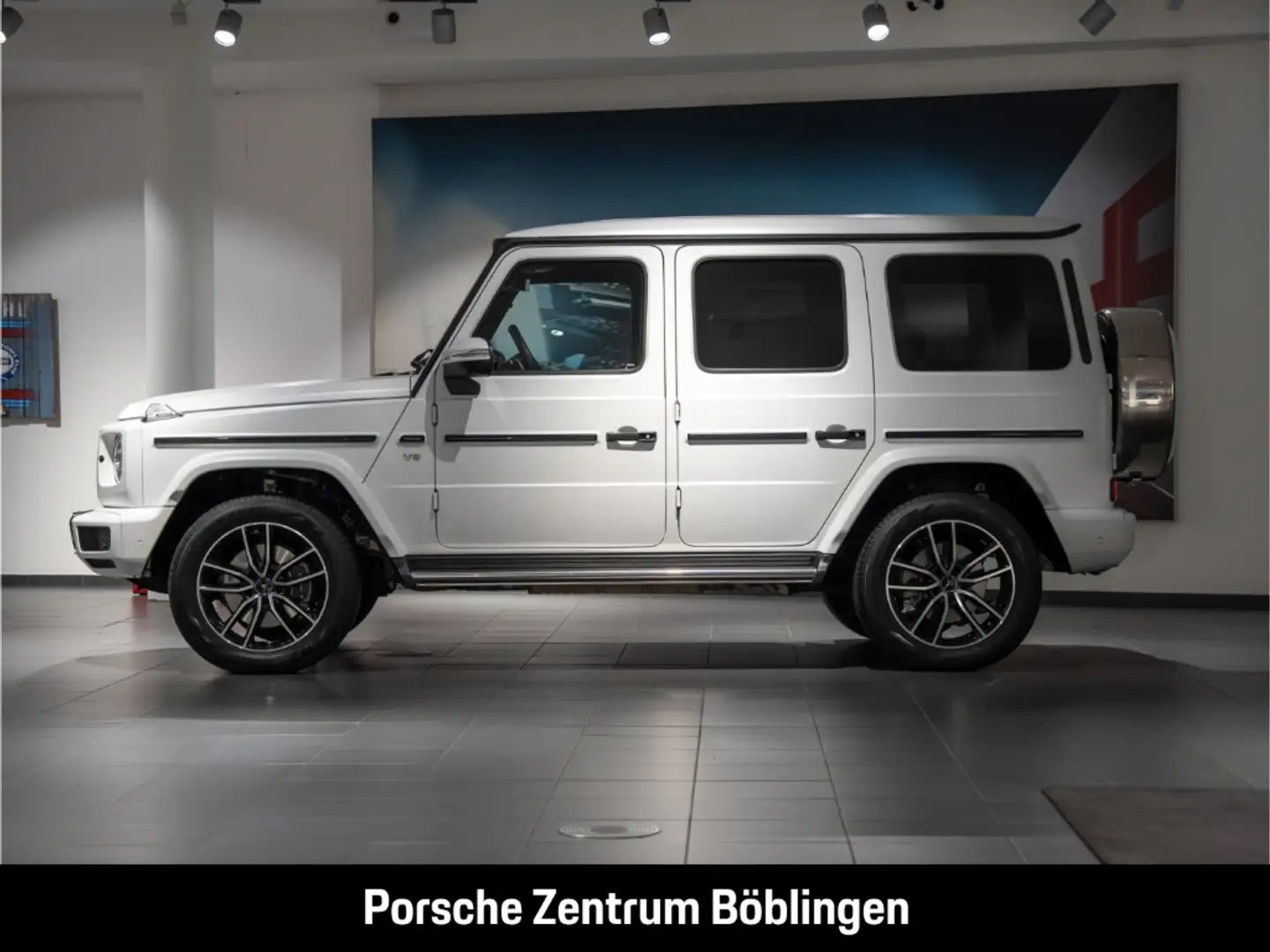 Mercedes-Benz G -Modell Station 500 Final Edition White MULTIBEAM Белый - 2