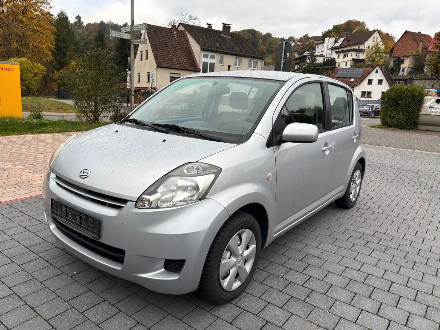Daihatsu Sirion 1.0 Silber - 1