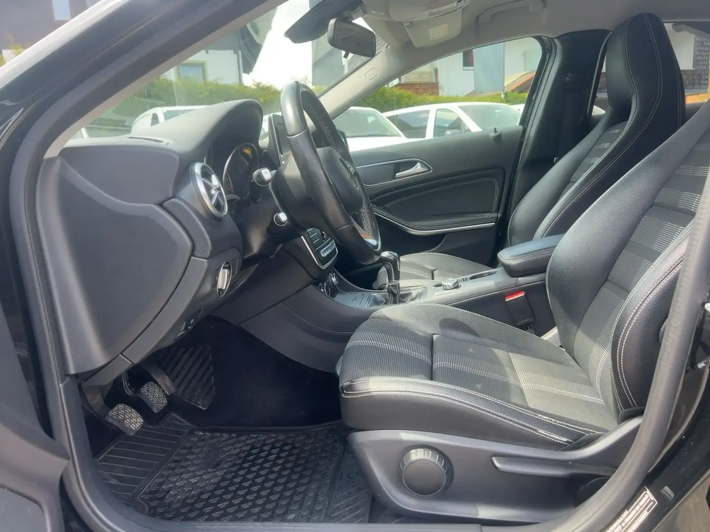 Mercedes-Benz A 160 Austria Edition Urban *Shz*LED*Klima* Schwarz - 2