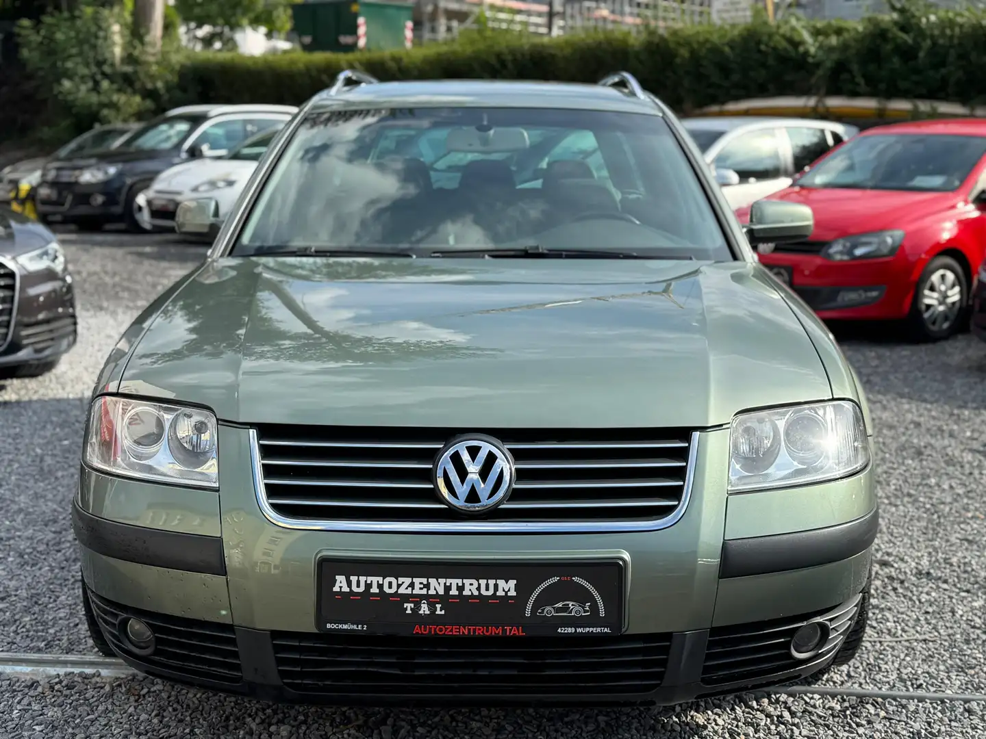 Volkswagen Passat Variant 1.8T*AUTOMATIK*KLIMA*TÜV*SHZ*AHK* Grün - 2