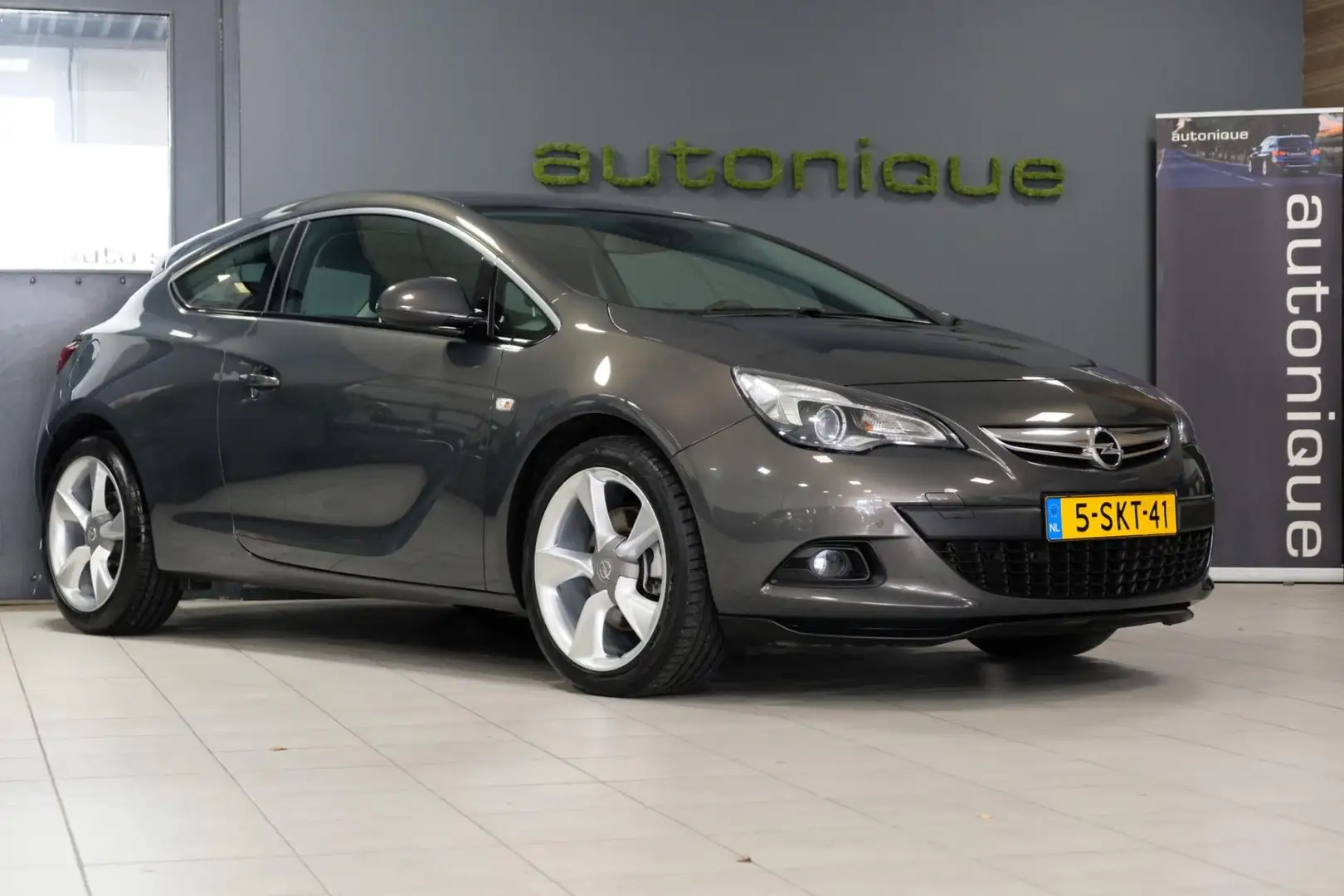 Opel Astra GTC 1.6 Turbo 170pk Sport coupe Grijs - 2