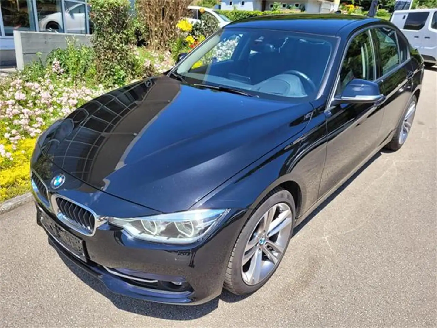 BMW 330 i xDrive Sport Line Aut. Schwarz - 1