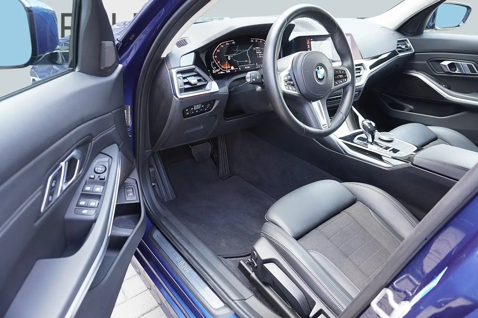 BMW 330 d Touring Sport Line ACC DrivingAssist Sportsitze Blau - 2