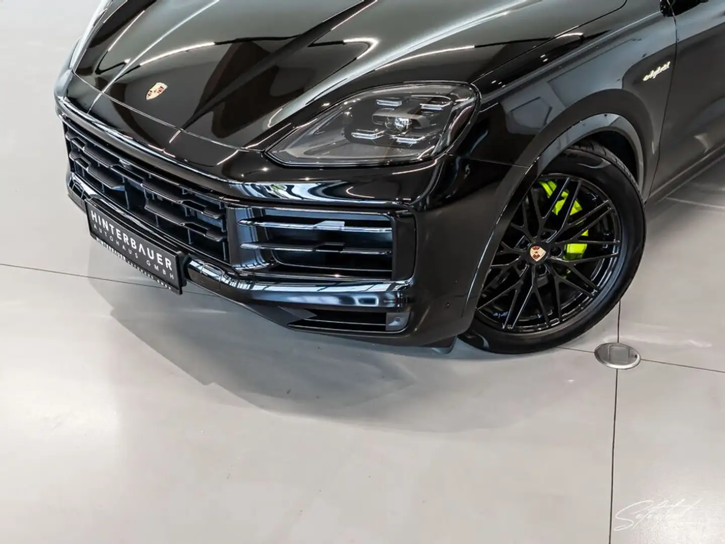 Porsche Cayenne E-Hybrid*AHK*LUFTFED*BOSE*HEAD-UP*LED*21''* Schwarz - 2