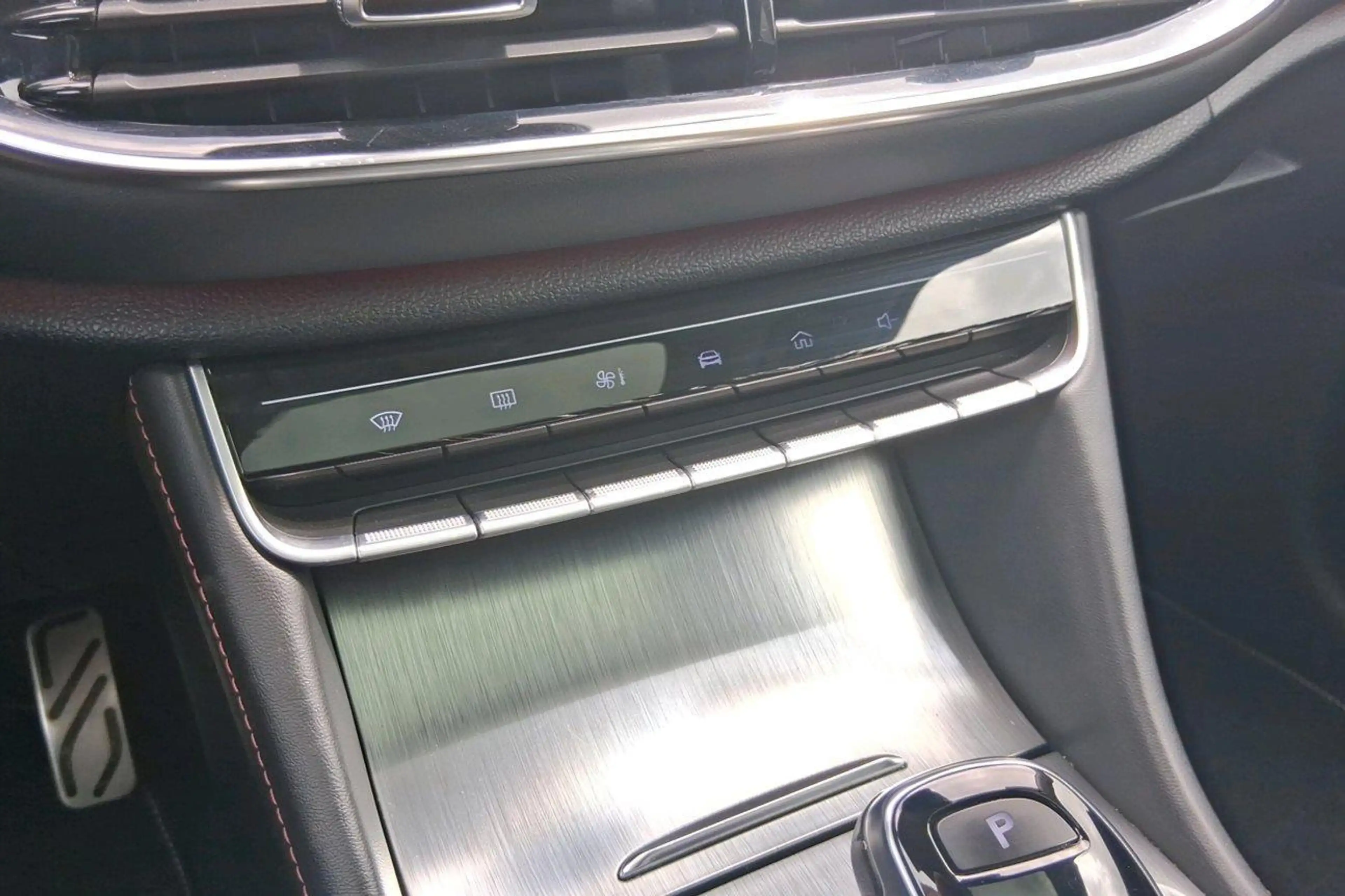 MG EHS LUXURY PHEV — photo 15